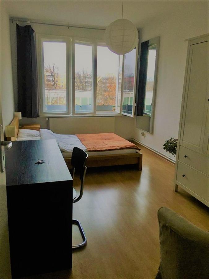 Private Room In The Centre Of Берлин Экстерьер фото